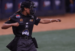Wanda Rodríguez hace historia como la primera árbitra en un juego oficial de la LVBP
