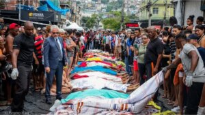 cientos de familiares realizan filas en la morgue para reconocer los cuerpos