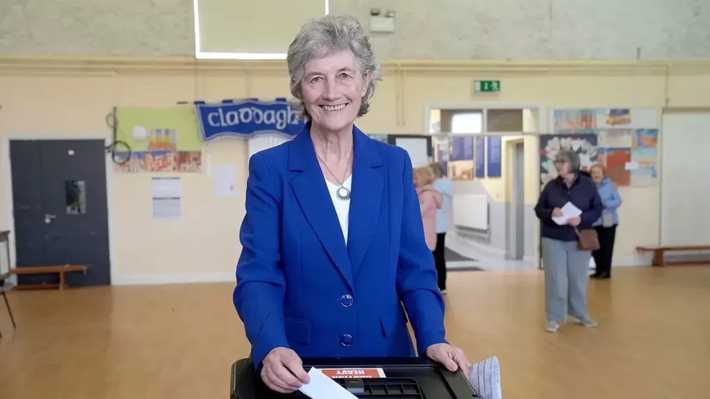 con respaldo progresista, Catherine Connolly es la nueva presidenta