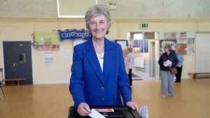 con respaldo progresista, Catherine Connolly es la nueva presidenta