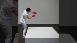 ¡Insólito! Un escultor vendió una estatua «invisible» por 17 mil dólares