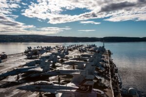 ¿Cuáles son las características del portaaviones USS Gerald R. Ford enviado al mar Caribe?