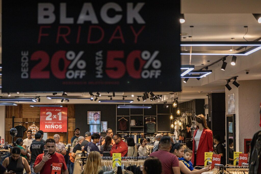 La devaluación del bolívar impacta las ofertas del Black Friday en Venezuela (Fotos) - AlbertoNews