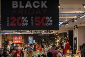 La devaluación del bolívar impacta las ofertas del Black Friday en Venezuela (Fotos) – AlbertoNews