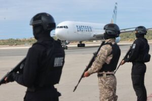 200 migrantes llegaron al país tras ser deportados desde Arizona