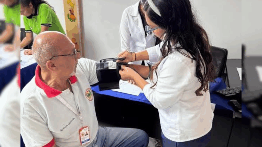 300 empleados del Clebm reciben atención médica