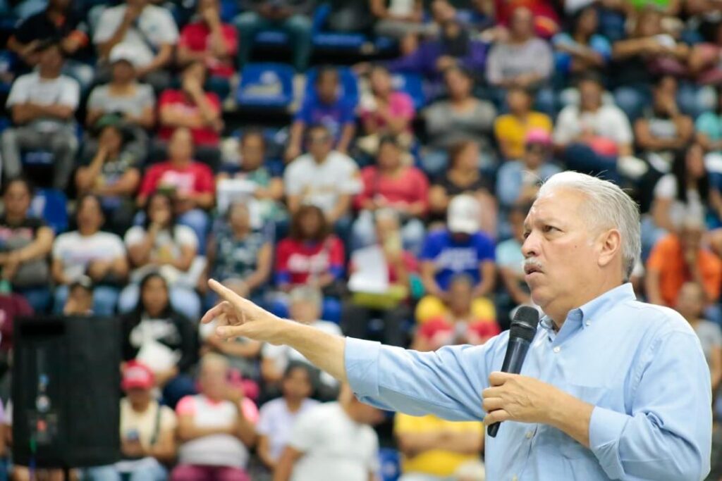 1000882805