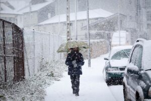 AEMET mantiene el aviso por nieve este jueves y viernes en tercio norte a 300 metros y máximas de menos de 10ºC | europapress.es
