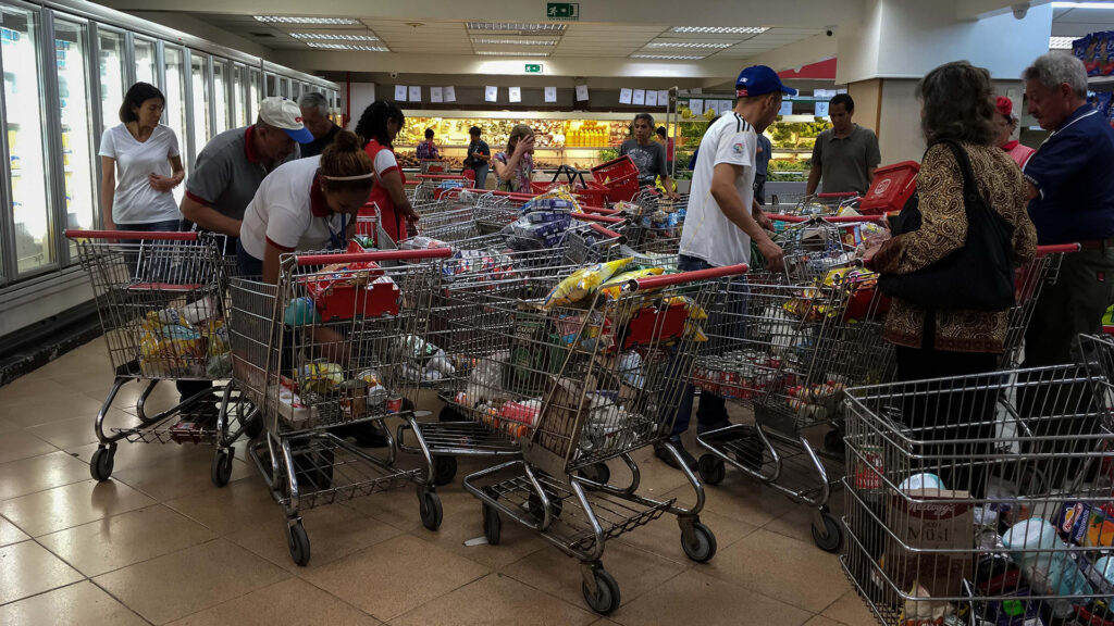 ANSA: Los venezolanos abandonaron la compra quincenal en los supermercados