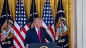 ARANCELES EEUU | Trump anuncia excepciones de aranceles a más de cien productos