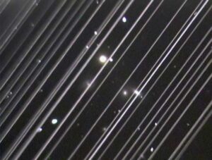 Adiós al cielo estrellado: cómo la invasión de satélites amenaza la astronomía