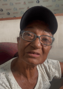 Adulta mayor temen morir aplastada por las filtraciones en su apartamento