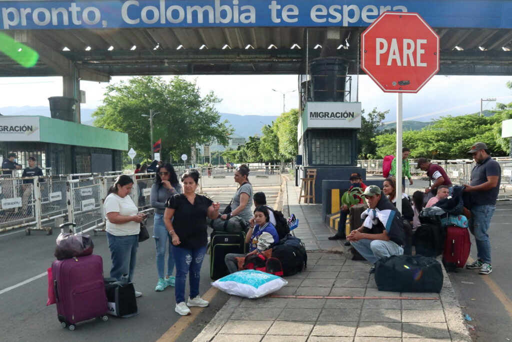 Advierten en Colombia que cancelación de vuelos hacia Venezuela podría "colapsar" las fronteras terrestres - AlbertoNews