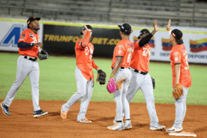 Águilas barrió a Bravos para cerrar la semana en el primer lugar de la LVBP