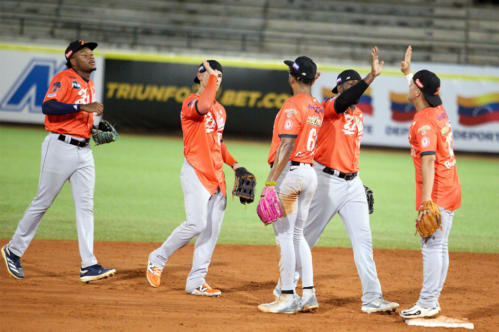 Águilas barrió a Bravos para cerrar la semana en el primer lugar de la LVBP