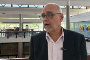 Aguinaldo de profesores universitarios se desploma 90%