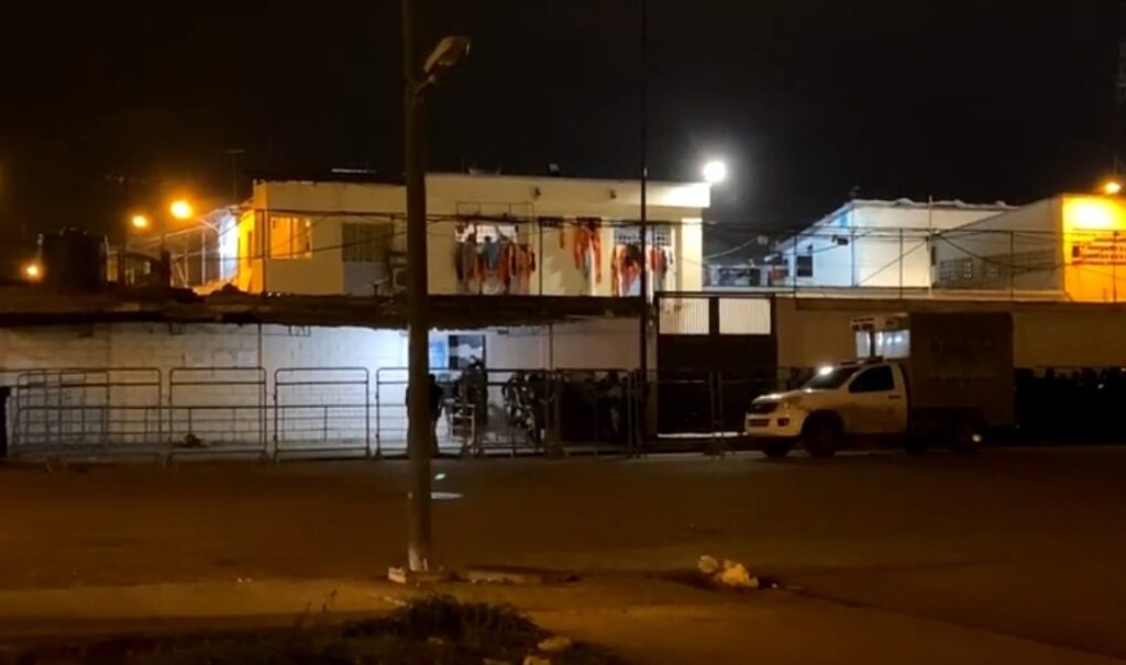 Al menos 21 presos muertos en una cárcel de provincia ecuatoriana fronteriza con Perú - AlbertoNews