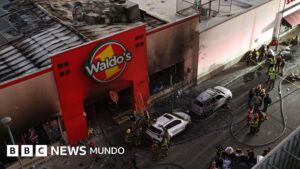 Al menos 23 muertos deja un incedio dentro de un almacén en México