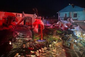 Al menos cinco muertos y unos 430 heridos tras el paso de un tornado en el sur de Brasil | elperiodico.com