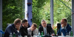 Alemania, Francia y Reino Unido trabajan con Zelenski en un plan de paz alternativo