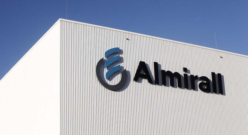Almirall multiplica casi por seis su beneficio hasta septiembre y alcanza los 39,1 millones