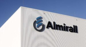 Almirall multiplica casi por seis su beneficio hasta septiembre y alcanza los 39,1 millones