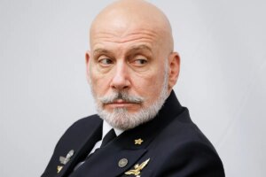 Almirante Cavo Dragone, ‘número dos’ militar de la OTAN: «Tal vez tengamos que lanzar una acción preventiva donde haya drones preparados contra la OTAN» | elmundo.es