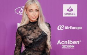 Ana Mena y sus transparencias en Los40 Music Awards
