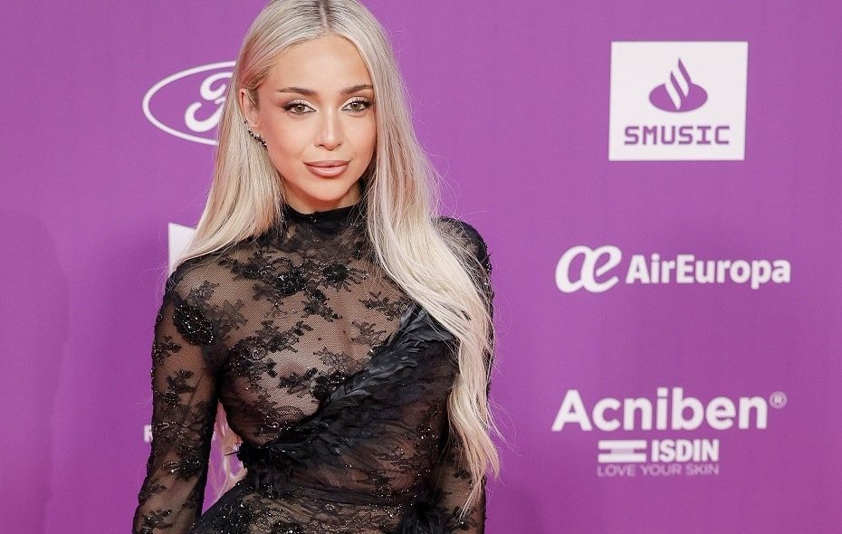 Ana Mena y sus transparencias en Los40 Music Awards