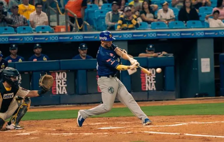 Andrelton Simmons sacó el último pelotazo que dejó sin chance a Leones