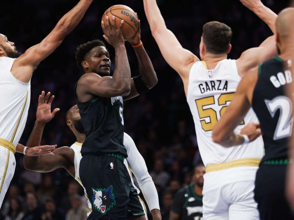 Anthony Edwards comandó el triunfo de los Wolves