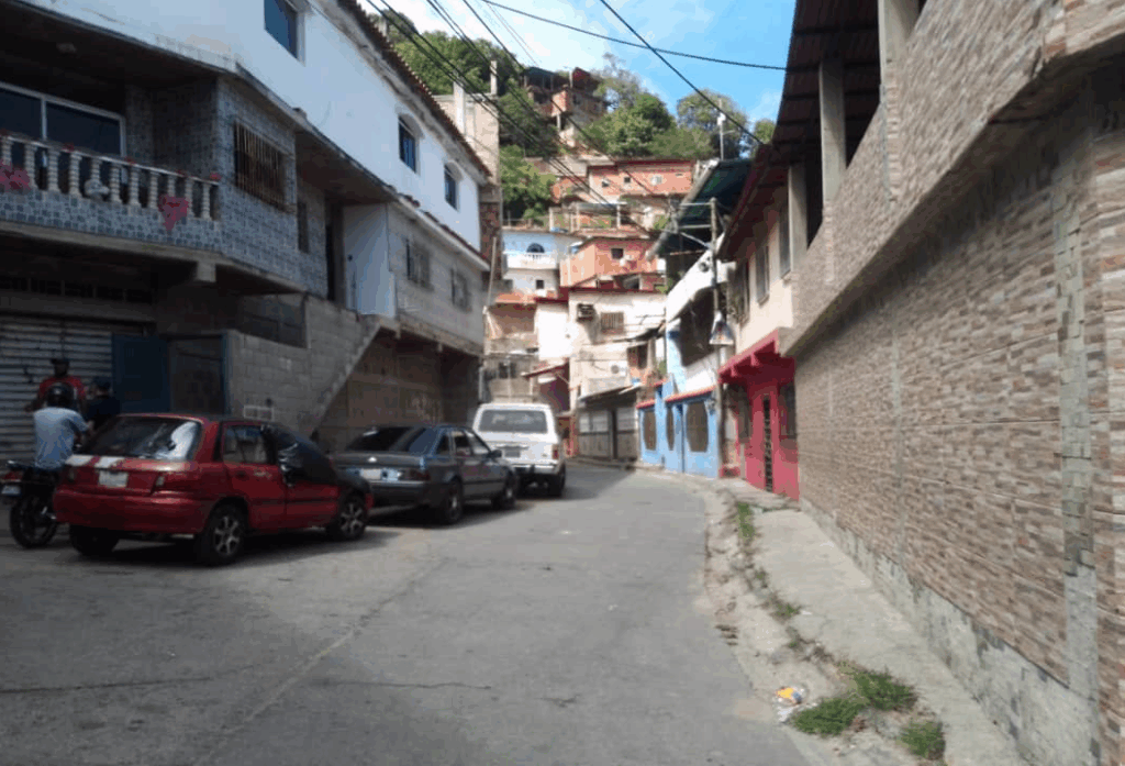 Apagones y sin agua están en Blanquita de Pérez