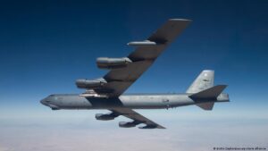 Aviones militares de EE.UU. sobrevolaron cerca de Venezuela – DW – 25/11/2025