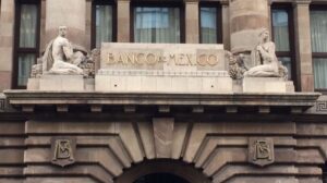 Banxico recorta en 25 puntos la tasa de interés y la deja en 7.25 %