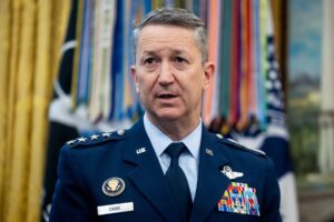 Bloomberg | Jefe del Estado Mayor Conjunto de EE.UU. visitará base en Puerto Rico en medio de las tensiones con Venezuela – AlbertoNews