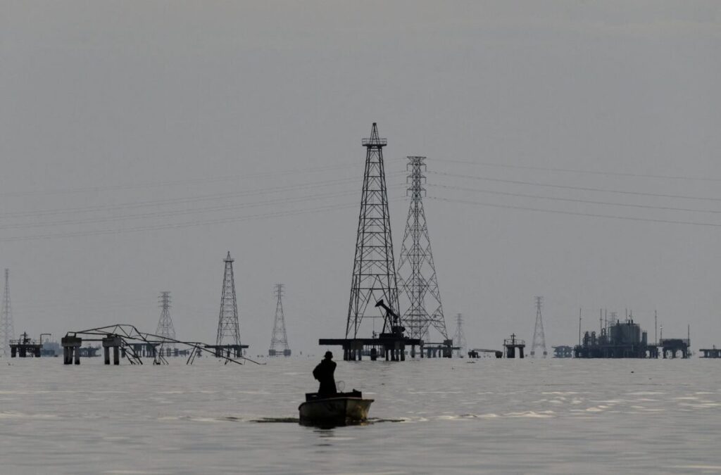 Bloomberg | La etiqueta estadounidense de terrorista en Venezuela aumenta el riesgo para las compañías petroleras - AlbertoNews
