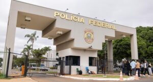 Bolsonaro intentó romper su tobillera electrónica para fugarse