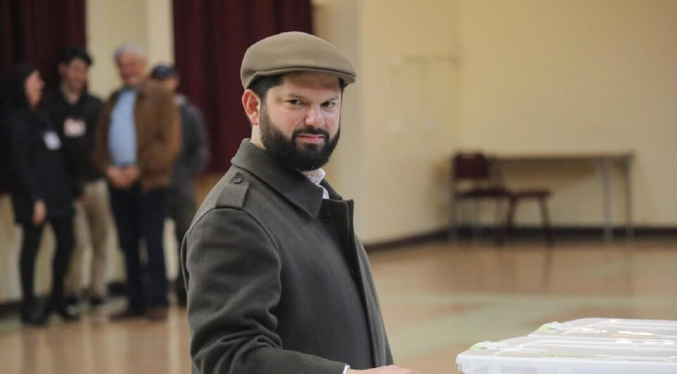 Boric pide construir un "país unido" en elecciones en Chile