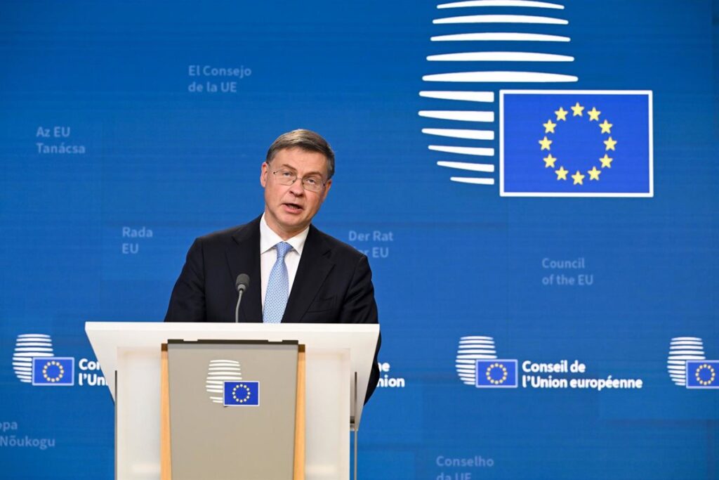 Bruselas ve riesgo de incumplimiento del aumento del gasto público pactado con España en 2026