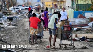 Buscando cualquier cosa que comer por las calles: la desesperación en Jamaica tras por la devastación causada por el huracán Melissa