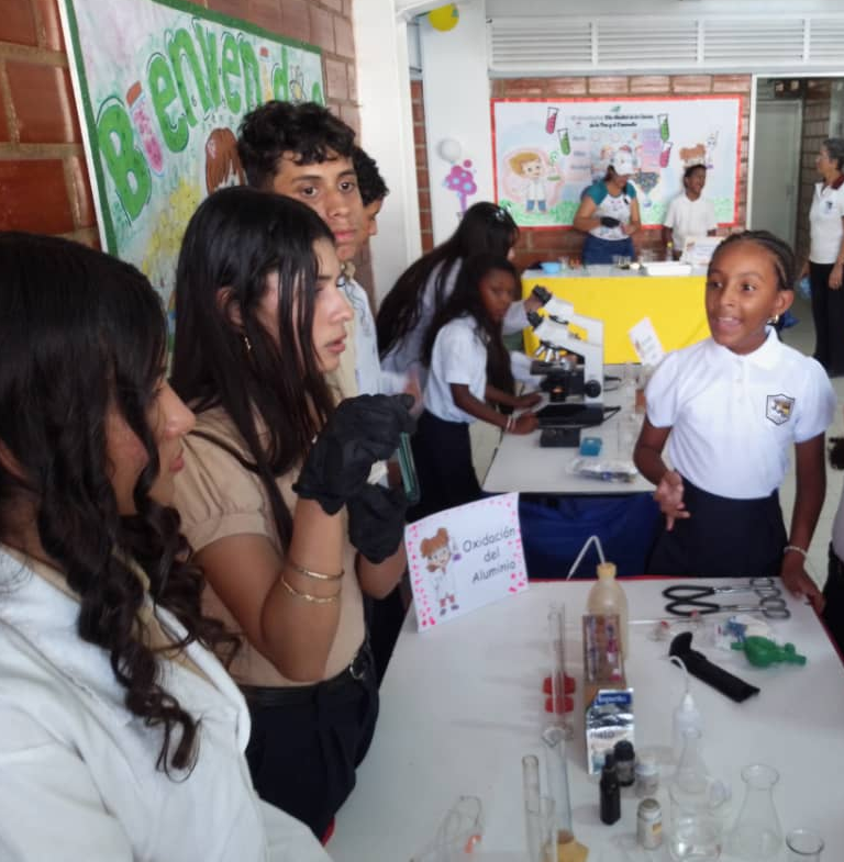 C.E. Juan José Mendoza incentiva el conocimiento de la ciencia