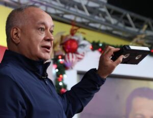 Cabello niega que Maduro haya ofrecido "que lo dejaran dos años más" en el poder.