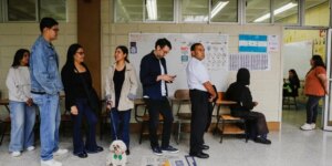 Caos, colas y un sistema fallido desbordan la elección más tensa de Honduras en años