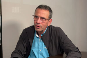 Capriles: Medida contra aerolíneas es un acto de «soberbia» y un golpe más para la gente