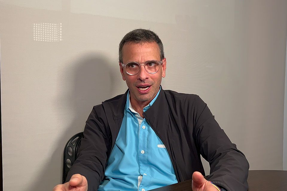 Capriles pide una solución urgente a la crisis política e insta a Maduro a negociar