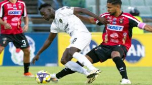 Caracas FC y Carabobo FC en dura batalla por el Cuadrangular B