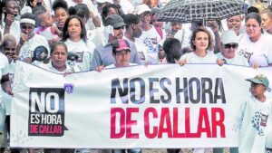 Cartagena clama justicia tras la muerte de una joven profesora cuando salía del colegio donde trabajaba a manos de su pareja sentimental