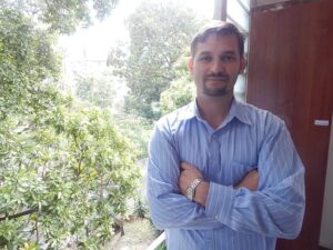 César Batiz recibe el Premio Knight 2025