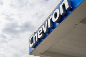Chevron está interesada en comprar activos internacionales del gigante ruso sancionado Lukoil – AlbertoNews