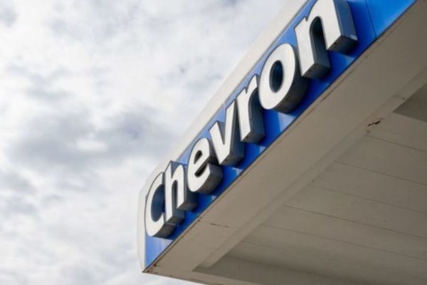 Chevron está interesada en comprar activos internacionales del gigante ruso sancionado Lukoil - AlbertoNews